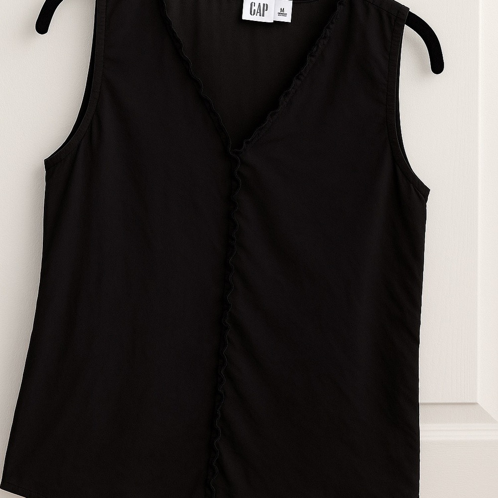 GAP Women's Black Sleeveless Top